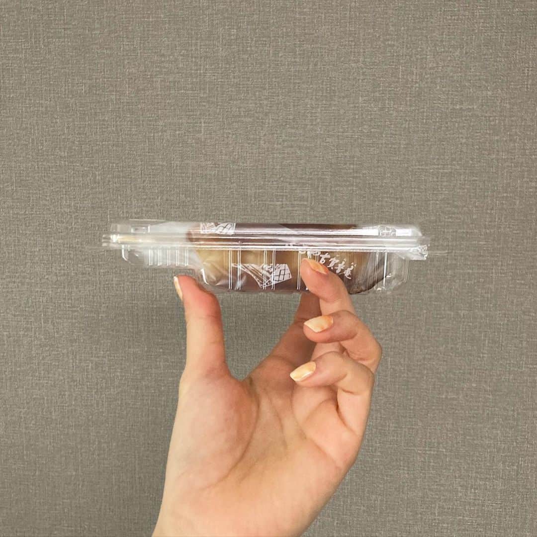 赤木 桃 #ちゃんものインスタグラム：「このお団子1本ケースのピッタリ感気持ち良すぎる、、🥺つられて今日はお団子ヘア🍡 #シンデレラフィット」