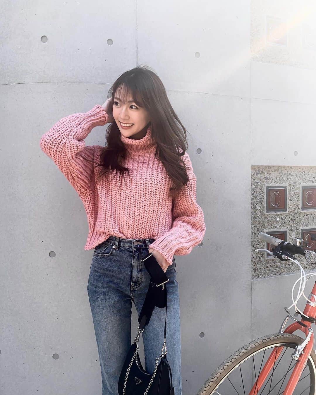 志田友美（ゆうみん）のインスタグラム：「#ootd 質問多かったニットはH&M🧶」