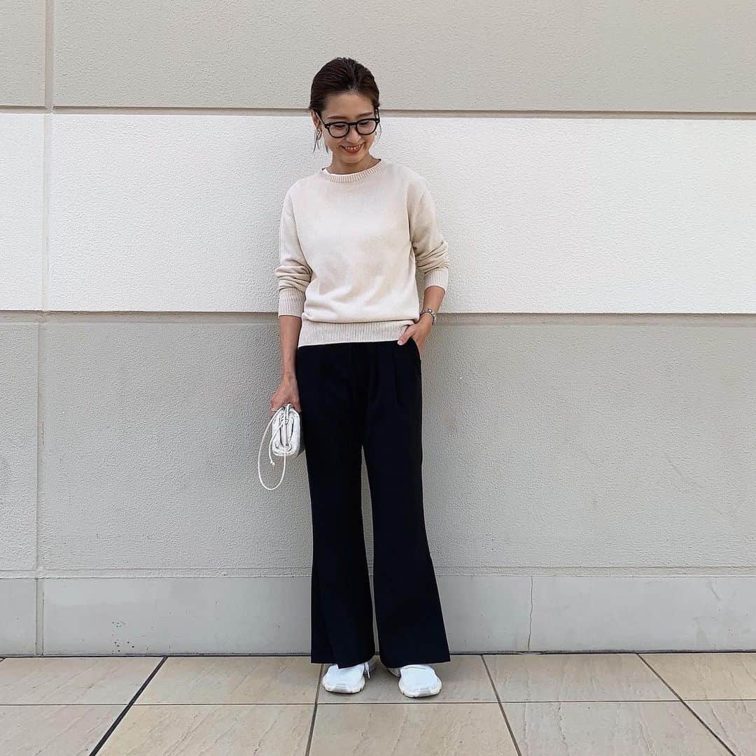 Hiromi Ｍaedaのインスタグラム：「メイクもオシャレもしないで一日が終わることもしばしば😂😪 ・ ・ ラフに履けるけどシルエットが綺麗なパンツはありがたい存在です👖♡ ・ ・ ・ #コーデ#コーディネート#パンツスタイル#30代ファッション#ワンマイルコーデ」