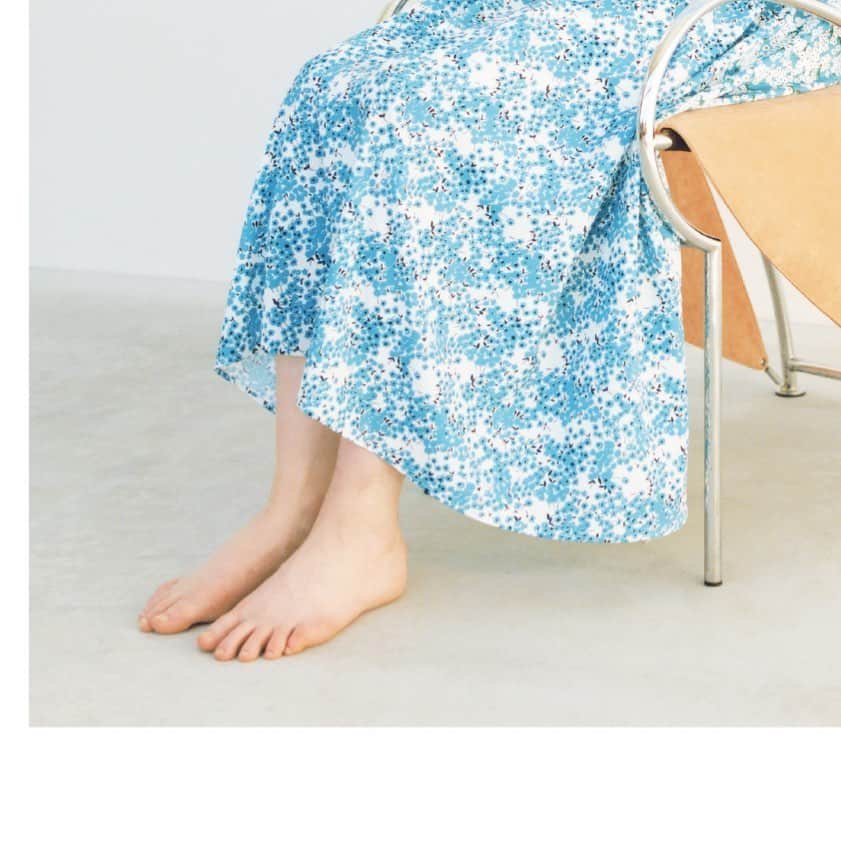 ファーファーのインスタグラム：「【CATALOG】 2021 SPRING COLLECTION  thanks to photograph by @youtojah  styling by @tomokojima__  hair & make-up by @momijisaito  model @malexseevna   プロフィールリンクより 最新のデジタルカタログをチェック！  @furfur_official @furfur_official_staff  #FURFUR #ファーファー」