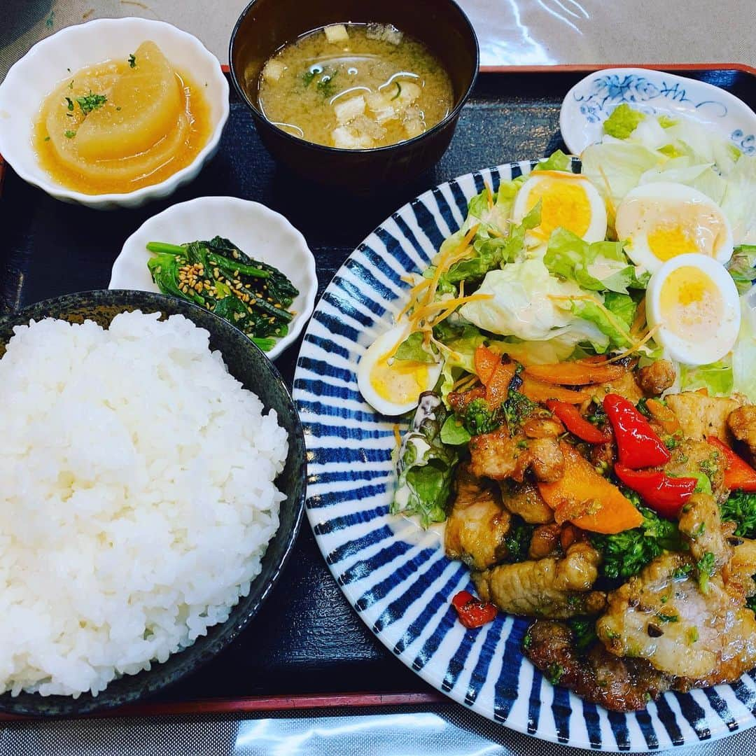 HIROさんのインスタグラム写真 - (HIROInstagram)「美味い・・・ブリ（笑） #日替わりランチ #日替わり #日替わり定食 #ランチ #昼ごはん #美味い  #安田大サーカスHIRO」2月8日 16時05分 - hiro19770420