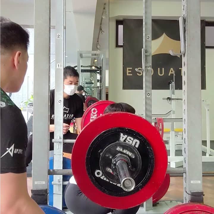 X-PLOSIONのインスタグラム：「毎日飲んでいるサプリメント💊  こんにちは！エクスプロージョンです！  動画：スクワット95kg×2回  95kgの回数に挑戦しましたが 2回しかできませんでした😔  次は95kgで5回を短期目標に頑張ります！  周りの人に助けてもらってきて 今の自分があるんだなと思い返す出来事がありました。  周りの方にサポートしてもらってる時間を大事にして 大会でも練習であっても結果で返したいなと思いながら練習しています！  毎回の練習で良いパフォーマンスを出すことを考え出すと  明日力を出す為に何を食べようか、いつサプリメントを摂取しようか考えてしまいますよね🤔  X-PLOSIONのサプリは価格が安いので 種類もたくさん飲むことができています！  国内生産であること、ドーピングに関しても 信頼があるので安心して飲むことができています。 （私自身、過去2回ドーピングチェックをクリアしています。）  今飲んでいる物は、ホエイプロテイン、スロープロテイン、BCAA、ホエイペプチド、ビタミンです！  ぜひお試し下さい✨  いつもいいねやコメント、ストーリーの掲載ありがとうございます♪ 次の投稿もお楽しみに…  味付き 1kg  1,414円〜 プレーン  1kg  1,235円〜 ご購入はこちらから！ → store.x-plosion.jp  #エクスプロージョン #xplosion #エクスプロージョンプロテイン #プロテイン #ホエイプロテイン #プロテイン女子 #たんぱく質 #タンパク質 #筋肉 #筋肉女子 #筋トレ #筋トレ女子　 #トレーニング #トレーニング女子 #トレーニング動画 #training #workout #プロテイン初心者 #プロテイン生活 #プロテインダイエット #プロテイン摂取 #大学生 #高校生 #中学生 #bcaa  #ホエイペプチド #ビタミンミネラル #カゼインプロテイン #ビタミン #サプリメント」