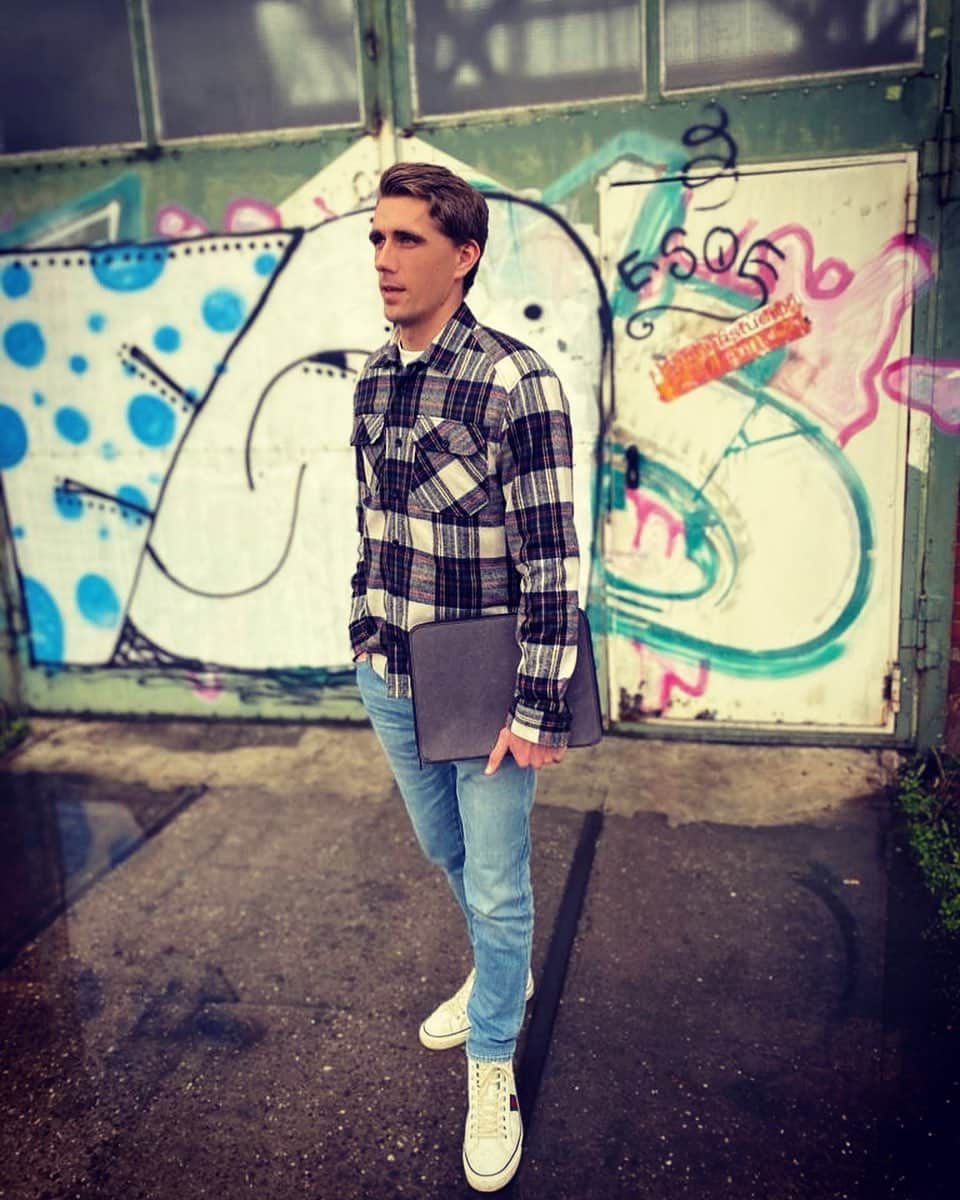 ニルス・ペテルセンのインスタグラム：「Ich habe die Tabelle ausgedruckt und sie jetzt immer in der Mappe dabei 🤓 #Bundesliga #SCF #Freiburg #NP18」