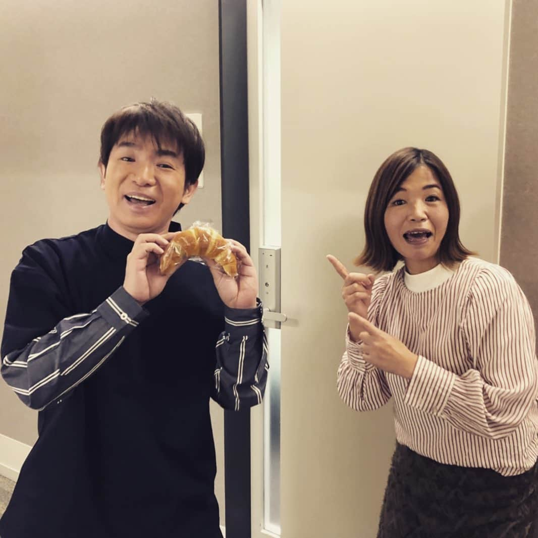 濱口優さんのインスタグラム写真 - (濱口優Instagram)「#オアシズ #大久保佳代子 さん 「誕生日でしょう」って　大好きなパンくれた🥐」2月8日 17時04分 - hamaguchi_masaru