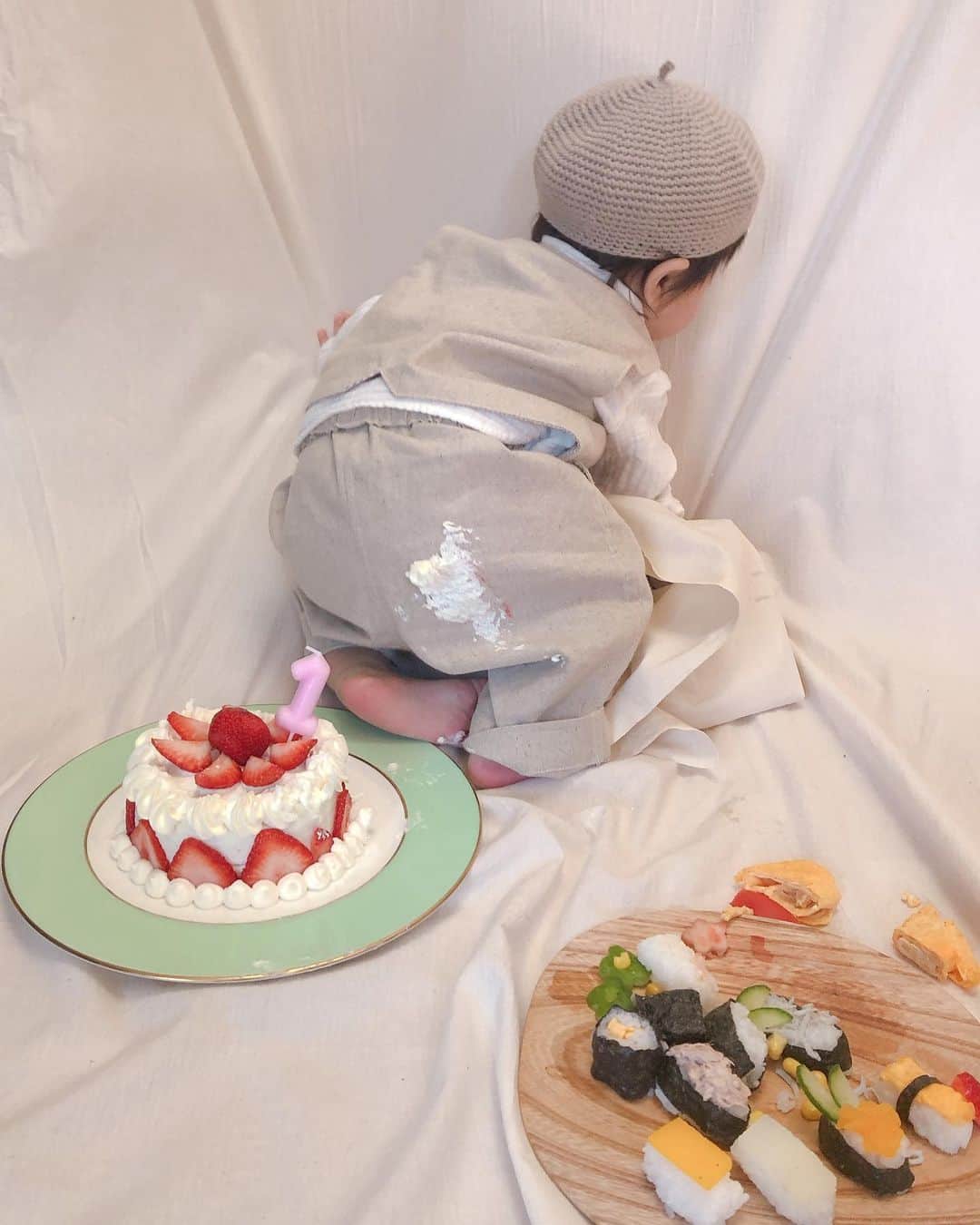 久保田夏菜さんのインスタグラム写真 - (久保田夏菜Instagram)「誕生日会のメニュー。  ばあばとの合作。  不揃い気味ですが。  自由にしていいよと 放ったら 踏まれて、投げられた笑。  逞しく育っておくれ。  #一緒誕生日　#一緒誕生日ケーキ　#一緒誕生日ごはん　#男の子」2月8日 17時24分 - kanakubota0805