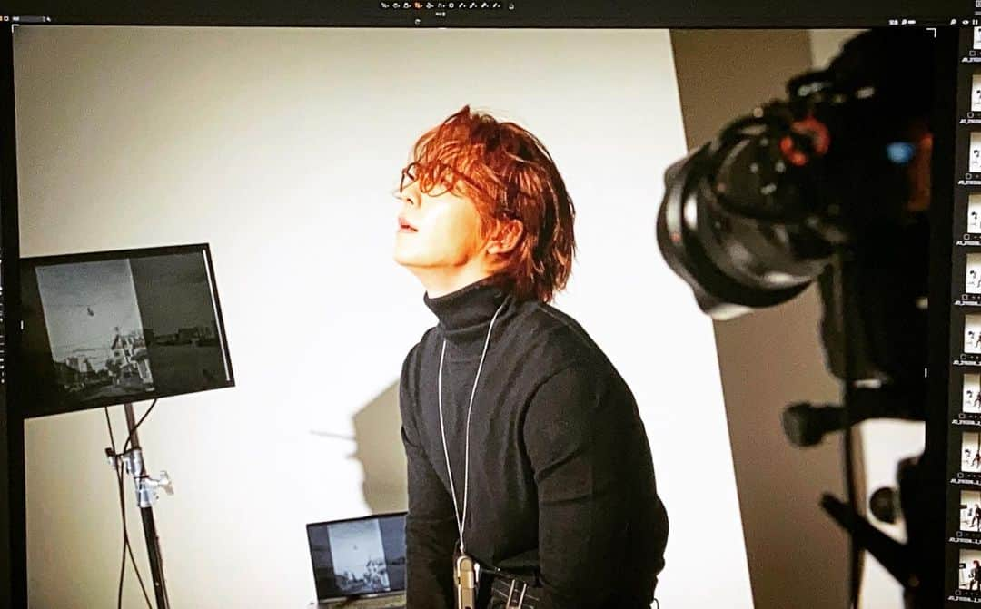 ドンヘさんのインスタグラム写真 - (ドンヘInstagram)「싱글즈 화보 촬영」2月8日 17時35分 - leedonghae