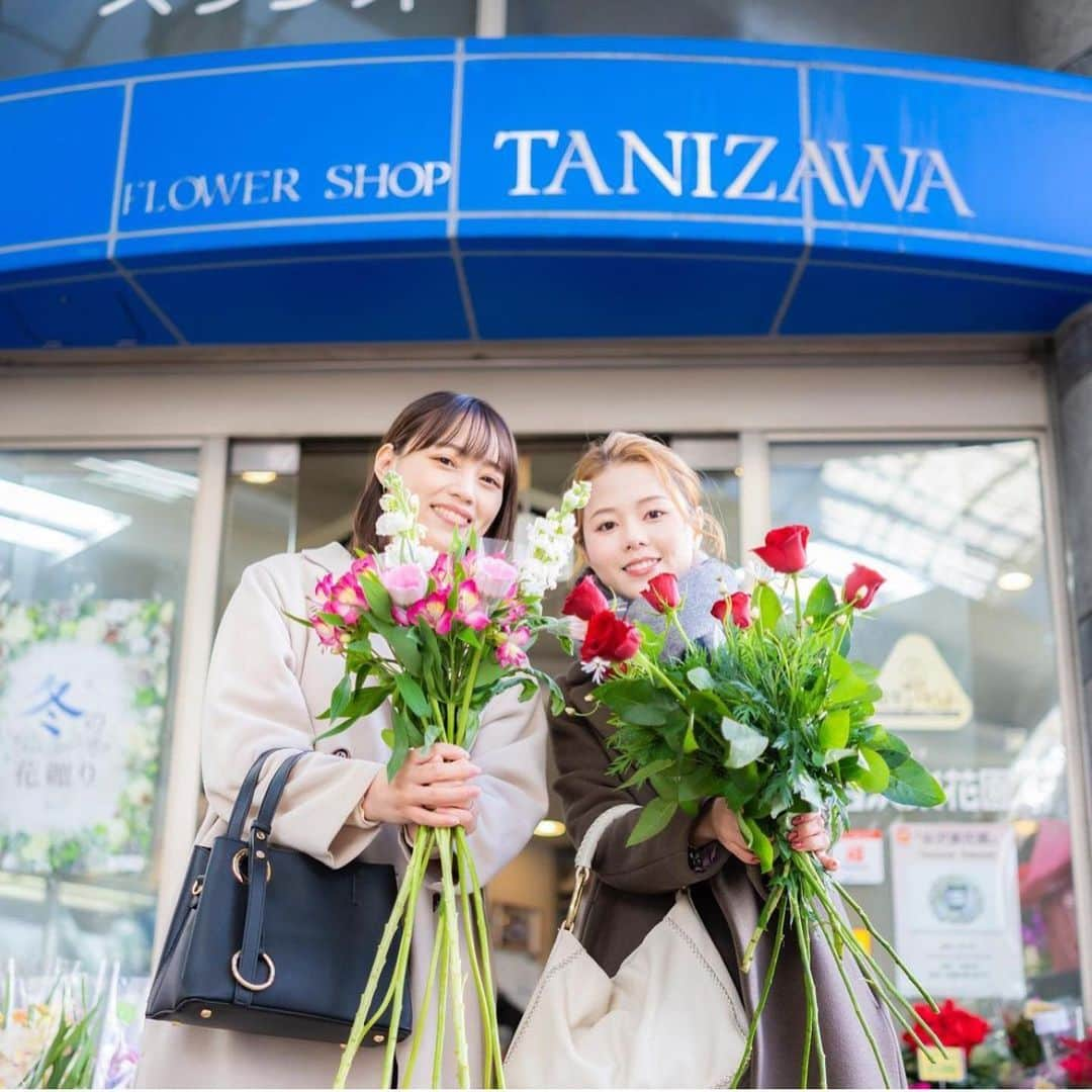 株式会社GAパートナーズのインスタグラム：「【谷沢楽花屋で、お花を購入〜💐♡】  ほなみと、お家に飾るお花を購入しましたー❤️✨ お互い好きなお花を選んで、記念撮影📸 お家に飾ったら、ジョン喜んでくれるかな〜☺️  #gaパートナーズ #ソシオ大手町 #WeliveinSOCIO #サキガケ#谷沢楽花園 #花屋さんへ行こう #女子会 #ご近所コーデ#マンション購入 #マンション暮らし #マンション #マンションライフ#おうち時間#おうち時間を楽しもう#広島#広島市#不動産#広島不動産」