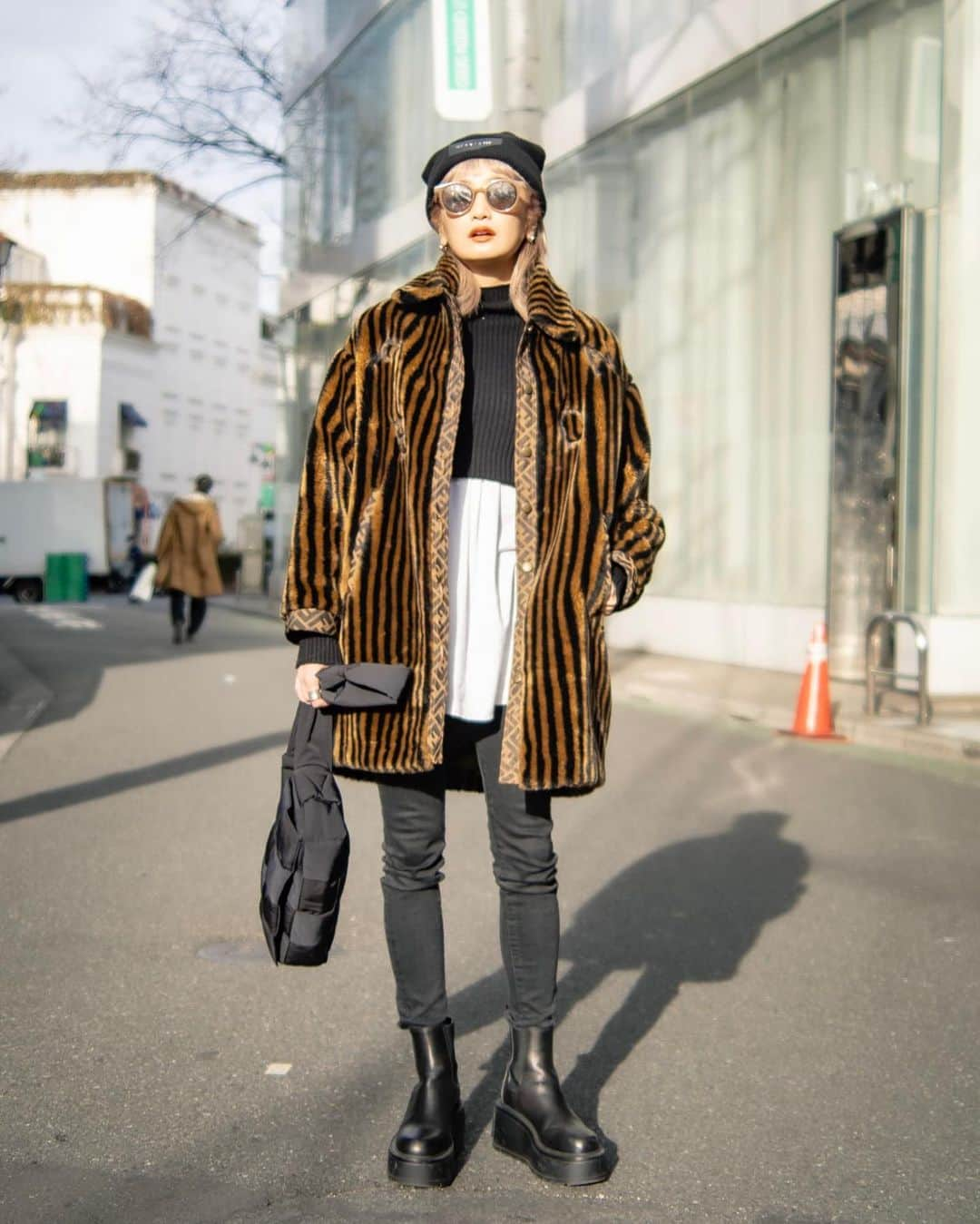 Fashionsnap.comさんのインスタグラム写真 - (Fashionsnap.comInstagram)「【スナップ】 Name: 山本愛 Age: 32 Occupation: アパレル  Jacket #FENDI Pants #used Bag #BOTTEGAVENETA Shoes #VALENTINO Cap #1017ALYX9SM Eyewear #KLEA Ring #CHROMEHEARTS  Photo by @ko_ya_to_fu  #スナップ_fs #fashionsnap #fashionsnapwo_women #snap #ファッションスナップ #streetsnap #ストリートスナップ #japan #tokyo #fashion #streetstyle #streetwear #streetscene #ストリートファッション #style #コーディネート #tokyofashion」2月8日 17時58分 - fashionsnapcom