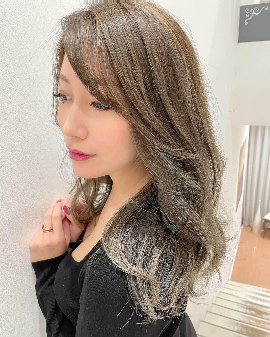 齋藤菜月さんのインスタグラム写真 - (齋藤菜月Instagram)「不眠で、、 クマが消えない、、、 🥺🥺🥺🥺 治さなきゃなあ、、  前髪好評で嬉しい❤️ @irisluuuv.aya ❤️ #ヘアカラー#ヘアスタイル#ハイライト#親友の美容師さん#頑張り屋さん#小さくて可愛い#❤️#表参道#原宿」2月8日 17時58分 - irisnacchi