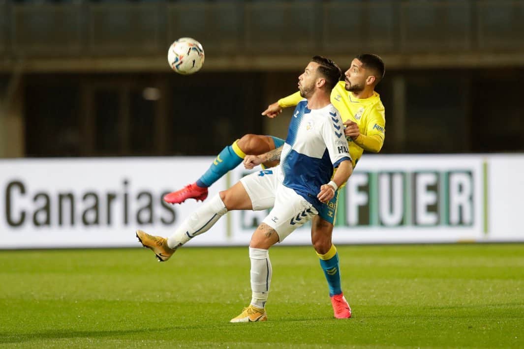 アルバロ・バスケスのインスタグラム：「Victoria histórica en Gran Canaria para el @cesabadell ! Y pensando en el próximo partido del viernes. 💪🏽🐺」