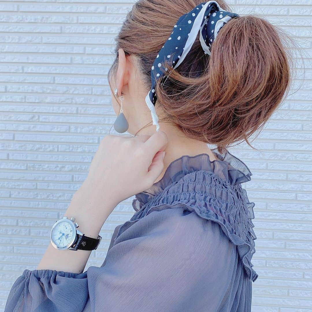 keicoさんのインスタグラム写真 - (keicoInstagram)「@loborjapan  の腕時計 ⌚︎✨ デザイン性があってエレガントにもカジュアルにも合わせられる♡ 今の時期なら入学祝いや就職祝いのpresentにもいいね🎁  もしよろしければ10%offになるクーポン発行してもらったので使って下さい😊 クーポン ➡︎「loverara」 ・ ・ ・ #腕時計#手元倶楽部 #lobor#pr#ローバー#プレゼント#present#大ぶりピアス #ポニーテール#スカーフアレンジ#locari #locari_hair」2月8日 17時55分 - loverara.loverara