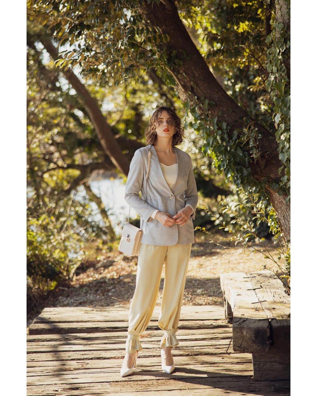 デュラスアンビエントのインスタグラム：「AMBIENT SPRING 2021 COLLECTION 人気のピーチスキン素材のアウター。 今シーズンはウエストをドローストリングさせて着る、シンプルでアーバンな雰囲気のジャケットがイン。  ドレスパンツは足首のベルトを外してワイドシルエットでも着用可能な2ウェイデザイン  ▫️ 𝗡𝗼 𝗰𝗼𝗹𝗹𝗮𝗿 𝗯𝗹𝗮𝘇𝗲𝗿 〈Ivory,Beige,Ash/blue,Yellow〉  ▫️ 𝟮𝘄𝗮𝘆 𝗱𝗿𝗲𝘀𝘀 𝗽𝗮𝗻𝘁𝘀 【3月上旬発売開始】 〈Beige,Light yellow,Light green〉 ＿＿＿＿＿＿＿＿＿＿＿＿＿＿＿＿＿＿＿＿ www.ambient-online.com @ambientofficial #アンビエント#ambient_official #springcollection #spring2021」