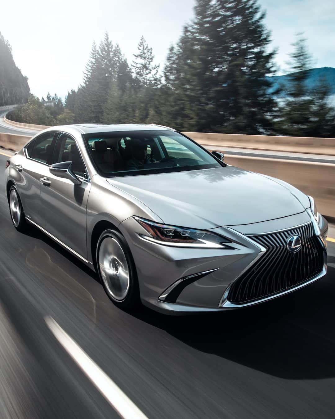 Lexus UKさんのインスタグラム写真 - (Lexus UKInstagram)「Smooth sailing. #LexusES  #Design #CarDesign #Automotive #Lexus #LuxuryTravel #Carsofinstagram」2月8日 18時00分 - lexusuk