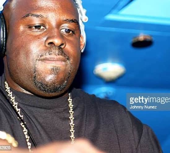 ファンクマスター・フレックスのインスタグラム：「1st Pic was me at my heaviest! 290 pounds! High blood pressure! 3x shirts! 44 waist! Chinese food and big macs daily! @40dayreset ,better eating and Lypo for the stubborn spots got me in a better place! 190 pounds! ANYONE ELSE HAVING TRIUMPHS OR STRUGGLES WITH WEIGHT?」