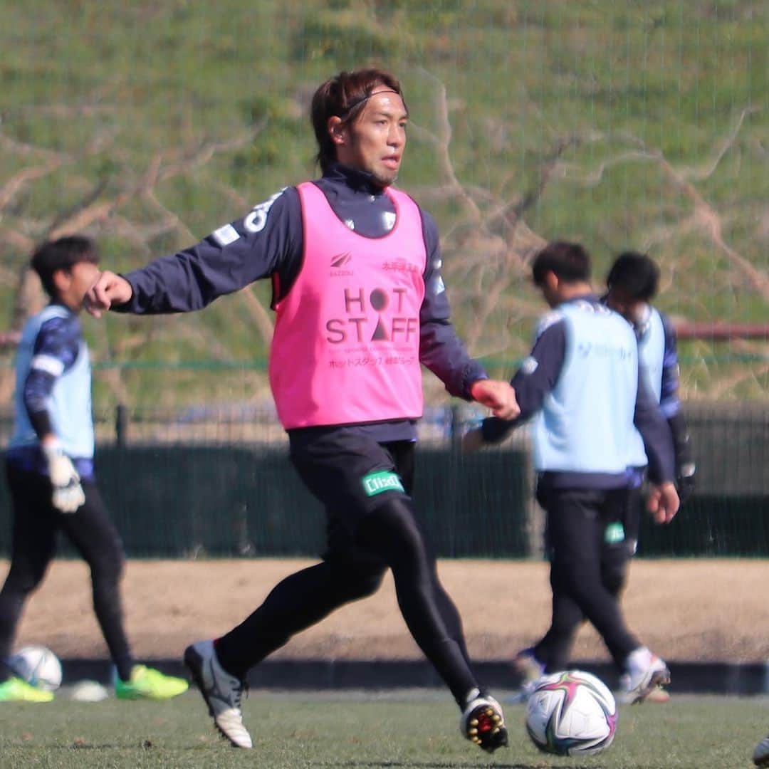 ＦＣ岐阜さんのインスタグラム写真 - (ＦＣ岐阜Instagram)「⚽️FCGIFU New Face⚽️   FW 9山内寛史選手 ニックネーム：ヒロ、ヤマ 得意とするプレー：反転シュート、ポストプレー 自分の体の好きな部位は？：おしり    MF 14本田拓也選手 ニックネーム：たく 今シーズンの目標：昇格 好きな食べ物：ネギ     #fcgifu #ＦＣ岐阜 #山内寛史 #本田拓也 #躍動」2月8日 18時09分 - fcgifu