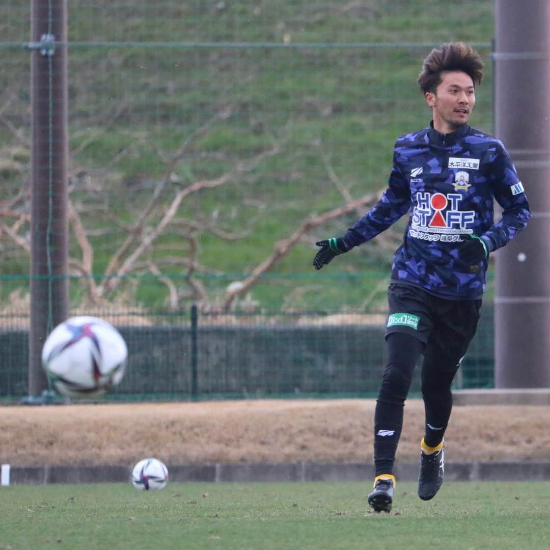 ＦＣ岐阜さんのインスタグラム写真 - (ＦＣ岐阜Instagram)「⚽️FCGIFU New Face⚽️   FW 9山内寛史選手 ニックネーム：ヒロ、ヤマ 得意とするプレー：反転シュート、ポストプレー 自分の体の好きな部位は？：おしり    MF 14本田拓也選手 ニックネーム：たく 今シーズンの目標：昇格 好きな食べ物：ネギ     #fcgifu #ＦＣ岐阜 #山内寛史 #本田拓也 #躍動」2月8日 18時09分 - fcgifu