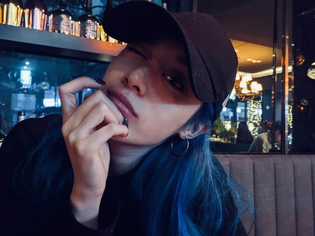 ジヨン のインスタグラム：「💙」
