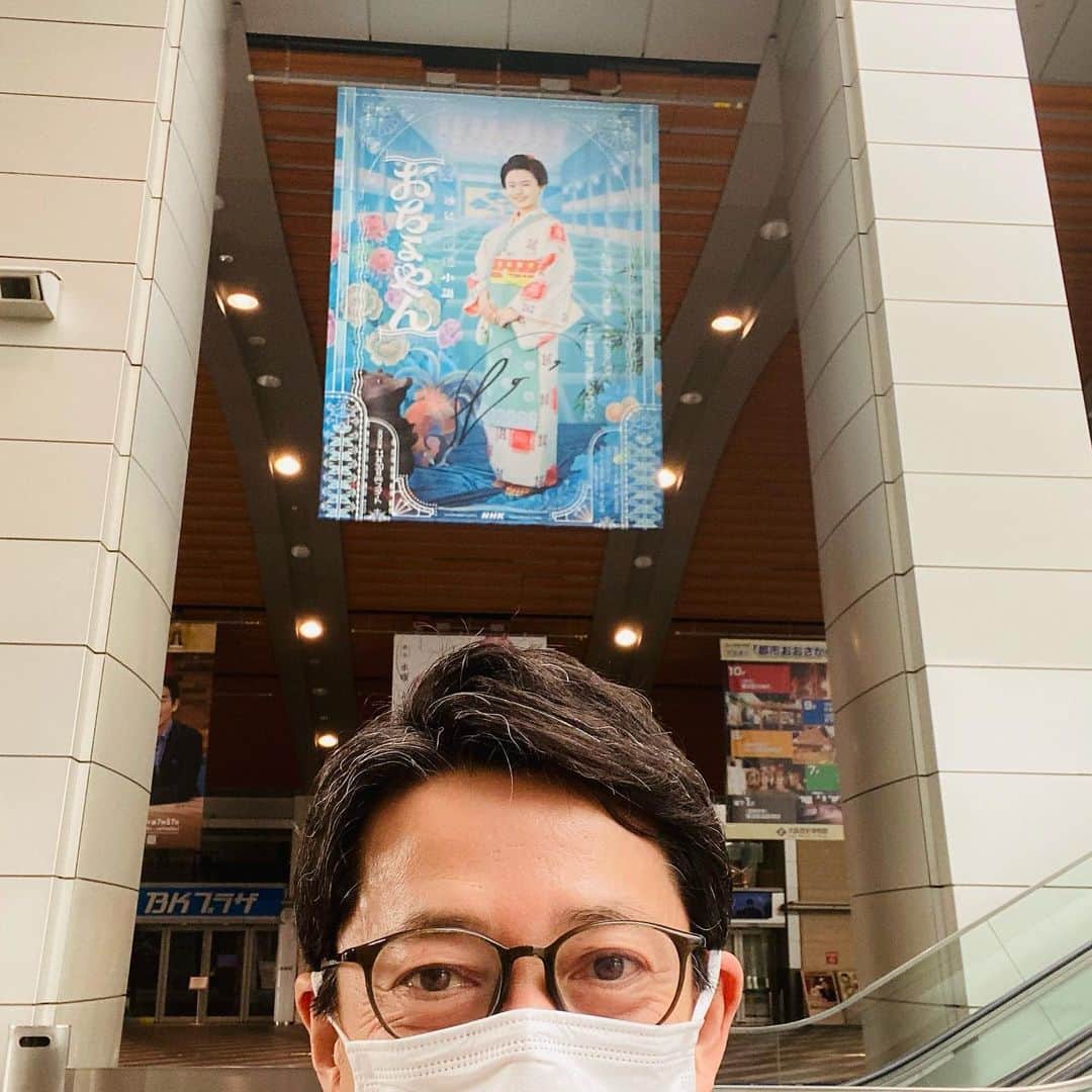 西川忠志さんのインスタグラム写真 - (西川忠志Instagram)「NHKロビー  今日は おちょやんリハーサルでした。  NHK１階ロビーには大きなポスターが⭐️‼️  本日より第１０週スタート！  皆様、おちょやんを宜しくお願い申し上げます🙇‍♂️  吉本新喜劇 西川忠志 感謝」2月8日 18時27分 - nishikawa_tada