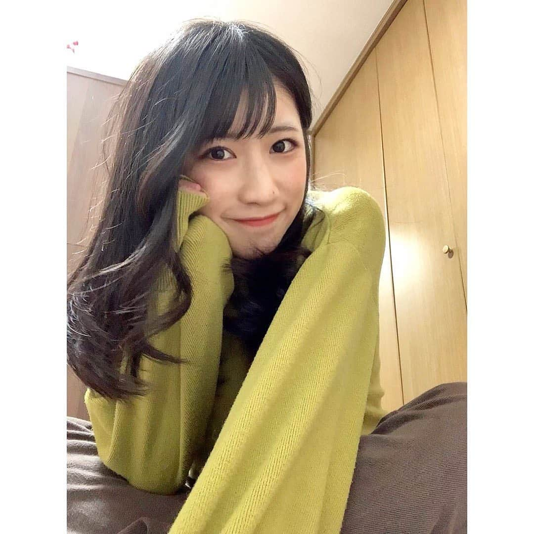 加藤一華さんのインスタグラム写真 - (加藤一華Instagram)「. ピスタチオカラーのニット🧶💚 そして上手く髪が巻けた日🙆‍♀️✨  自然から生まれたみたいな色って 肌に馴染むからすごい好き！☺️👏  #ootd #ニットコーデ  #cordinate #fashion #冬コーデ #低身長コーデ #knit」2月8日 18時30分 - ichika_kato