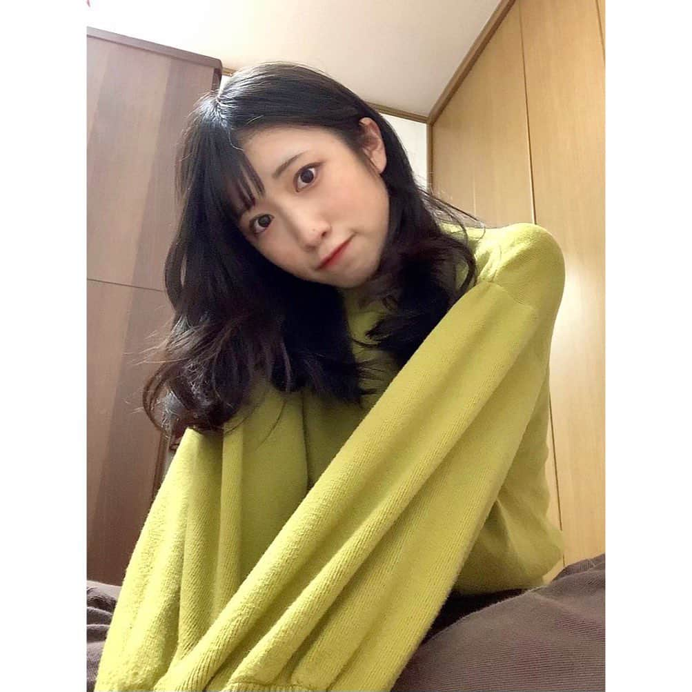 加藤一華さんのインスタグラム写真 - (加藤一華Instagram)「. ピスタチオカラーのニット🧶💚 そして上手く髪が巻けた日🙆‍♀️✨  自然から生まれたみたいな色って 肌に馴染むからすごい好き！☺️👏  #ootd #ニットコーデ  #cordinate #fashion #冬コーデ #低身長コーデ #knit」2月8日 18時30分 - ichika_kato