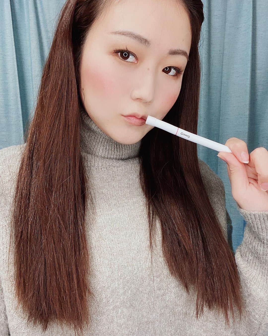 藤田早希のインスタグラム：「CBD VAPEペンは500回まで使えるよん❤️ フレーバーは8種類！ 私はシャンハイピーチにしました😌 でもアップルもミントも迷った🤪 気分で変えるのも良いかも！. . . .  #dawg #dawg_cbd #cbdvape #vape #電子タバコ #pr . . . .」
