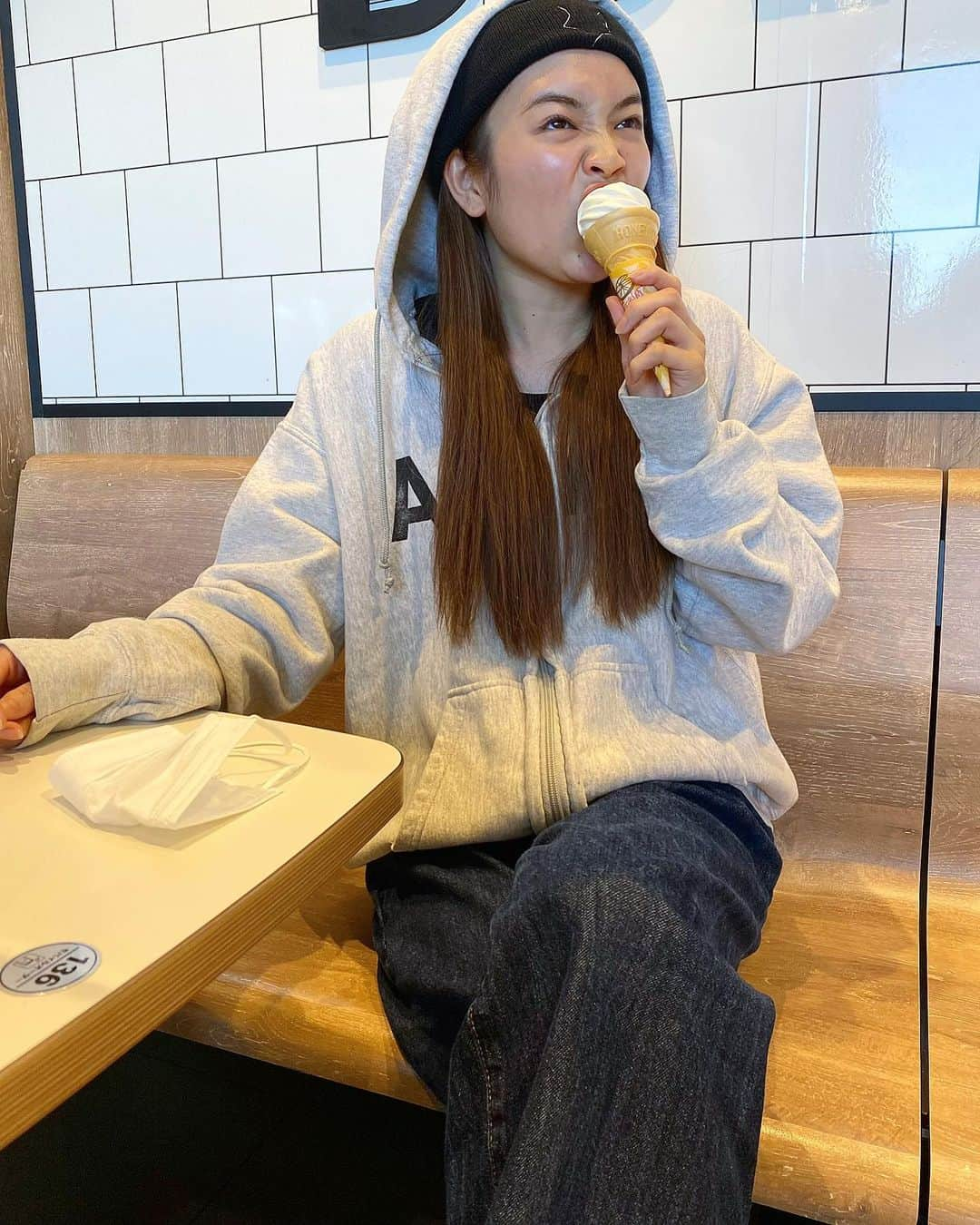 富久美玲さんのインスタグラム写真 - (富久美玲Instagram)「_ . ニット帽にフードかぶるスタイル好き🐶 . 🍦←？！ チートデイ(決してサボっていません) . #私服#身長152cm#mireistylecode#ootd」2月8日 18時35分 - mirei_official