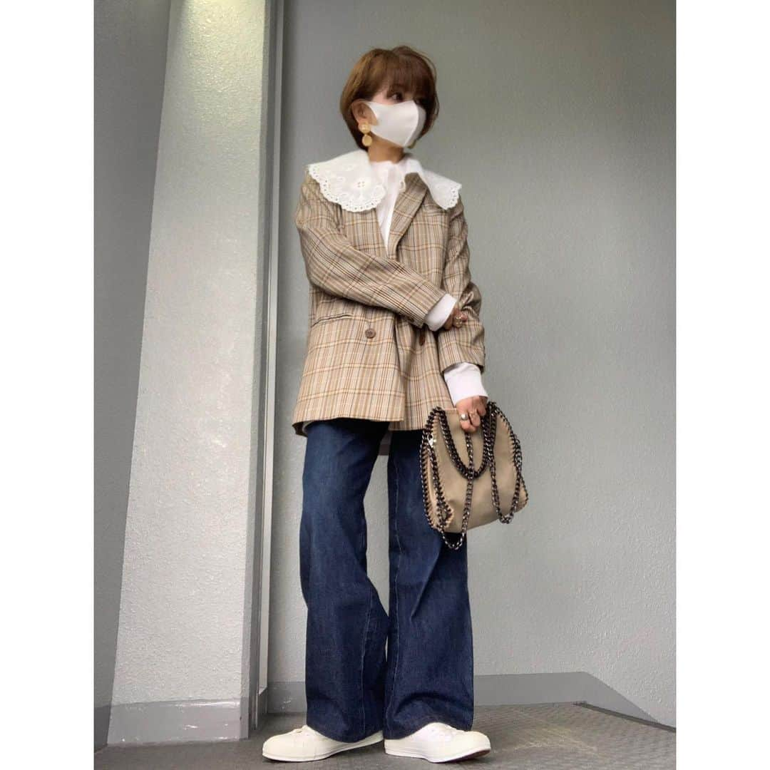 chieminsさんのインスタグラム写真 - (chieminsInstagram)「久々のデニム👖‧✧̣̥̇‧  そう言えば…私デニムが好きだったんだ🥺🤍  コレは前の @uniqlo さんの#ワイドフィットカーブジーンズ ‧✧̣̥̇‧ シルエットが好き🤍🤍🤍  今日は寒かったから#ウルトラライトダウンリラックスジャケット をジャケットの上から!! ジャケットonジャケット🙈 このダウンはホント優秀だわ🤍!!  そうだ❗ #clubhouse に登録したので良かったらfollowしてね‧✧̣̥̇‧  ストーリーに載せてみた‧✧̣̥̇‧  jacket➸#ciaopanic  T.jacket.pants➸#uniqlo #uniqlou  collar➸#asknowaspinky  sneakers➸#converse bag➸#aquagarage  pierce➸#theatreproducts   #ユニクロ #uniqloコーデ #ユニクロユー #code  #coordinate #ootd #outfit #mylook #ママ #コーデ  #mineby3mootd #like4like #お洒落さんと繋がりたい #ビュースタグラマー #ponte_fashion #chao_app  #ショート #ショートヘア #ショートボブ」2月8日 18時38分 - chery0131