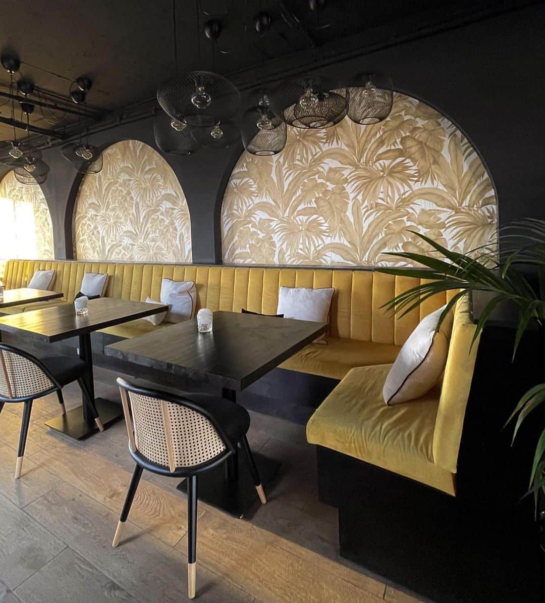 My Interiorのインスタグラム：「Cafe area at lounge for members of SOHO MALTA  DESIGN @jkdesign.by」