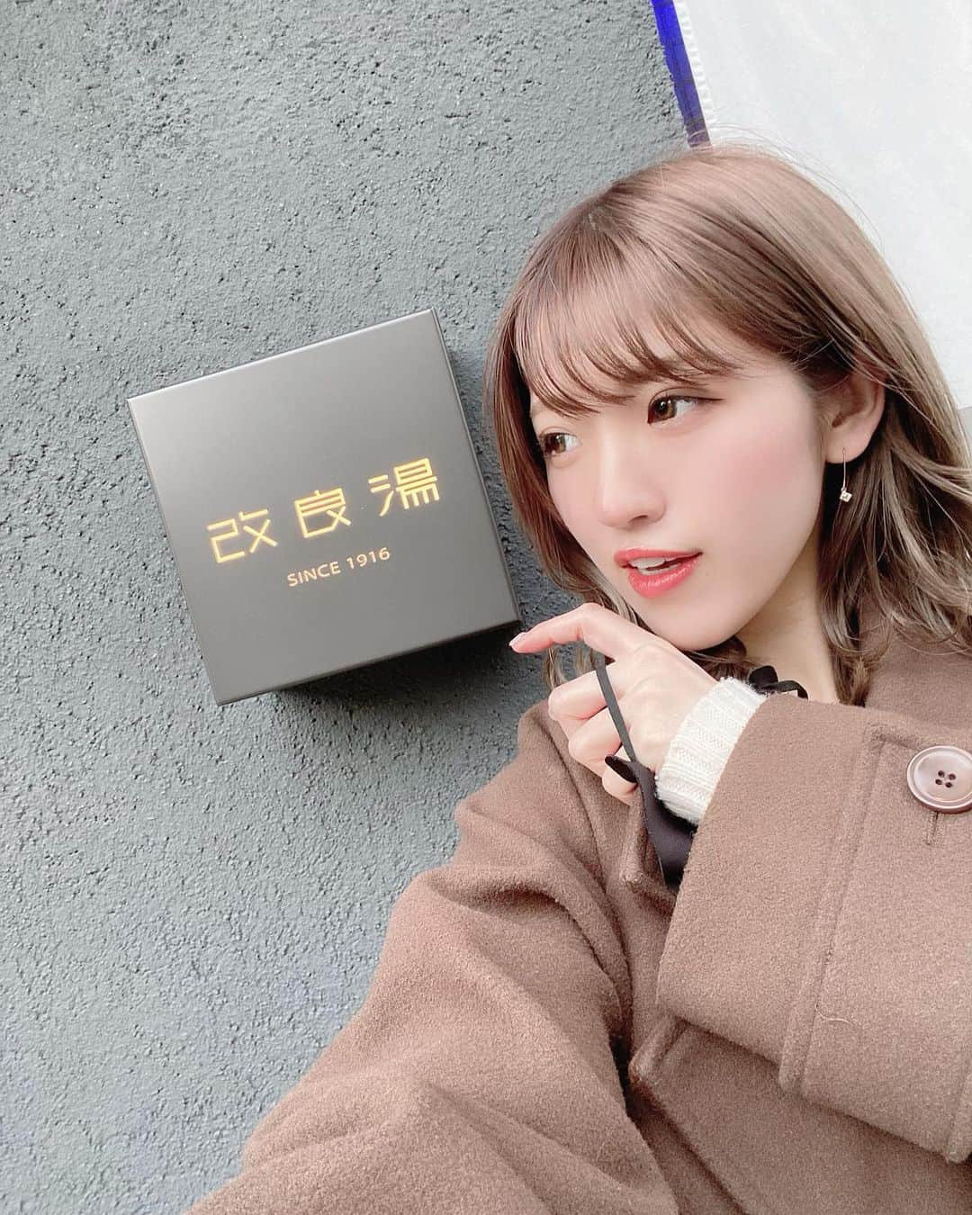 横山なつみのインスタグラム：「🧖‍♀️💧 . . . はじめての1人サウナ 渋谷にある"改良湯"にいってきました〜🕊 . . 渋谷と恵比寿の中間くらいにあって 落ち着きもありつつ外観おしゃれ。 . サウナ室は薄暗めで流れてる音楽が chillいから1人の世界入りまくれる感じ。 ちょっと狭めだから友達と行くより 1人で行くときちょうど良いこじんまりサウナ！ . . . みんなのおすすめサウナありますかー？ . . .」