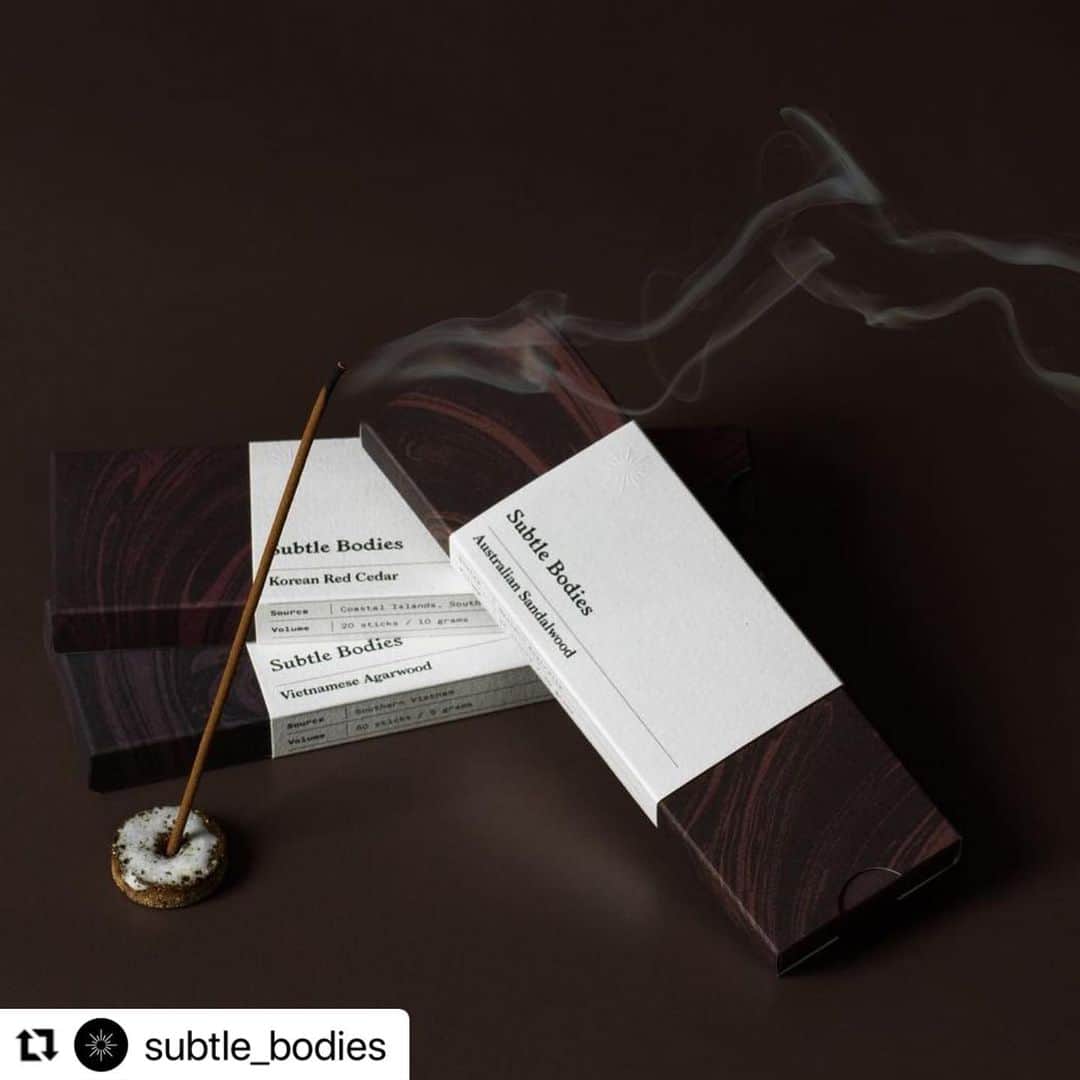 のインスタグラム：「Next Arrival: Subtle Bodies   2/10(wed) Release   オーストラリア、メルボルン発のお香ブランド。 Subtle Bodiesのお香は、世界中からサステイナブルな環境で作られた原料のみを厳選。 原料は２種類の木だけ、香りをつくる香木と、スティックの形状を保持する”つなぎ”となる木のみで作られたシンプルでミニマルなお香です。  売上の1％が地球環境の向上を支援する「1% for the Planet」という団体に寄付されます。  #subtlebodies  #sister_tokyo #incense   #Repost @subtle_bodies with @make_repost ・・・ A scensible gift idea 💫 . . . . #subtlebodies #naturalincense agarwood #sandalwood #redcedar」