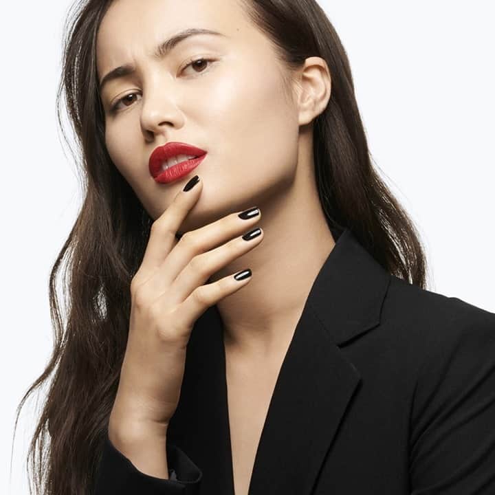 Yves Saint Laurent Beautyさんのインスタグラム写真 - (Yves Saint Laurent BeautyInstagram)「Ruby reds break hearts... Dress your lips in the most universally flattering shade of red and stop them in thier tracks, this Valentine's Day. ROUGE PUR COUTURE in N°1 LE ROUGE #yslbeauty #rougetalks #rougepurcouture」2月8日 18時49分 - yslbeauty