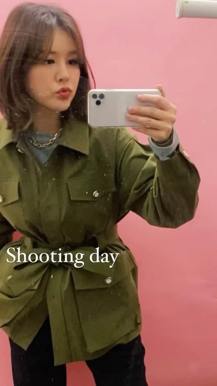パク・ウンジのインスタグラム：「Shooting day 📸 룩북 촬영🍀 클래식 야상JK은 2.9 내일 업뎃이에요🤙」