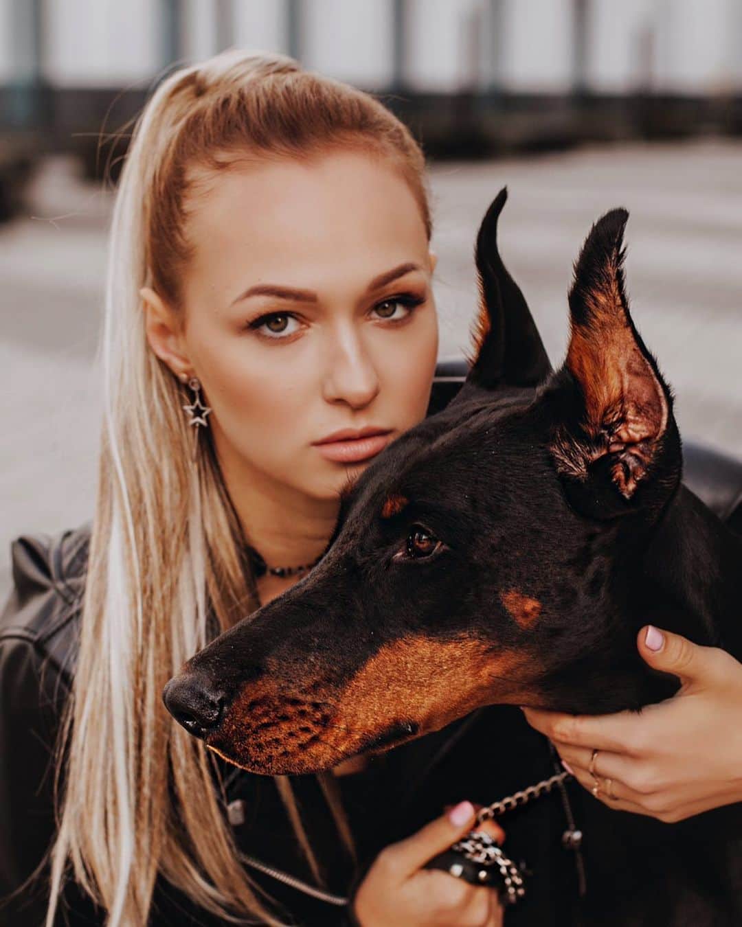 ダリア・スピリドーノワのインスタグラム：「Всем доброго понедельника💥  У меня сейчас происходит что-то  не понятно в жизни😎👇  Хочется все координально поменять🤷‍♀️ Прям все все начиная с себя🙆‍♀️  Было такое ?👇💥 это очень классно!😻」
