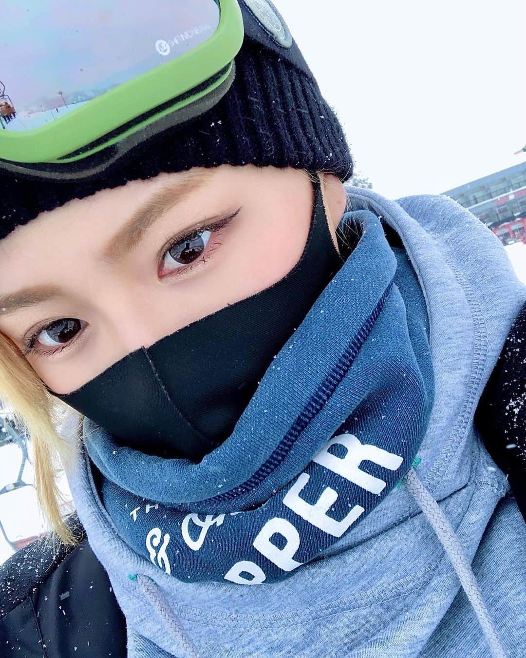 りおなさんのインスタグラム写真 - (りおなInstagram)「. 東京でもこんな寒いならいっそのこと山行って滑ってたい🏂 . . . . . #スノボ #スノボー #ボード #スノボ女子 #初滑り #新潟 #湯沢 #岩原スキー場 #snowboarding #winter #골프　#selfie #金髪 #멋스타그램　#오오티디　#메이크업　#일상　#셀카　#좋아요　#카페투어　#照片 #每日穿搭 #模特」2月8日 19時05分 - rionapzzz
