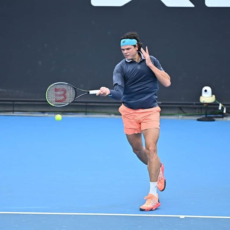 ミロシュ・ラオニッチのインスタグラム：「Australian open has started and @newbalance has me loving this outfit and the new kicks  Good W to get started down under」