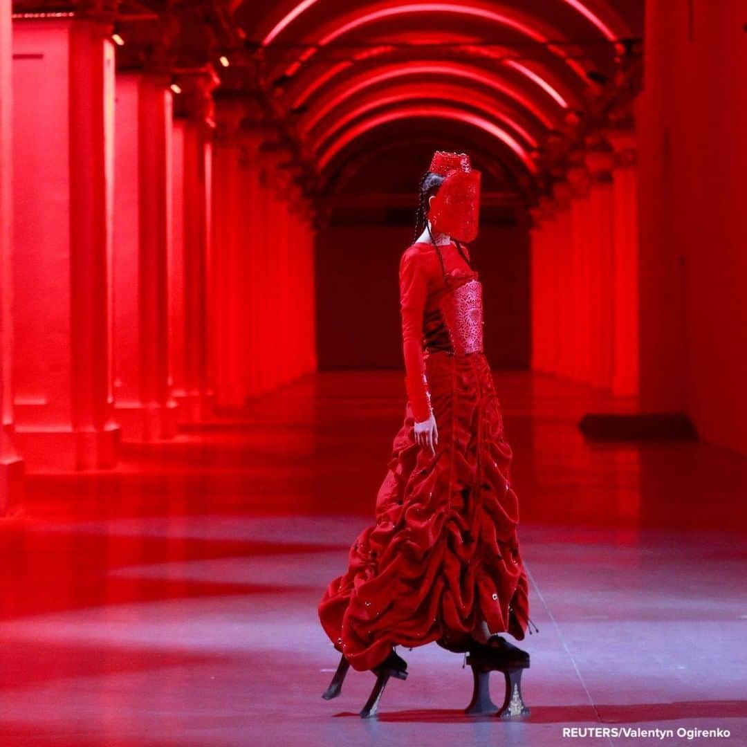 ABC Newsさんのインスタグラム写真 - (ABC NewsInstagram)「Model presents a creation by designer Polina Veller during Ukrainian Fashion Week in Kyiv, Ukraine.」2月8日 19時10分 - abcnews