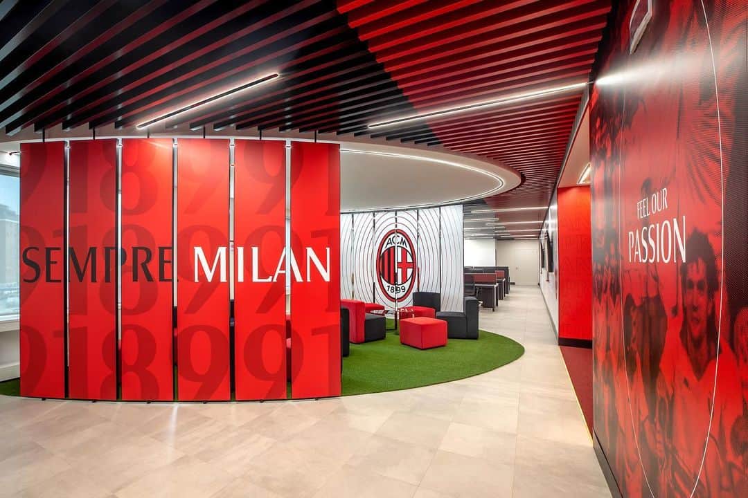 ACミランさんのインスタグラム写真 - (ACミランInstagram)「Entertainment, innovation future 🆕  Welcome to The Studios: Milan Media House, the new innovative, self-owned media hub of the Rossoneri 🎥🖥️💡  #SempreMilan」2月8日 19時18分 - acmilan
