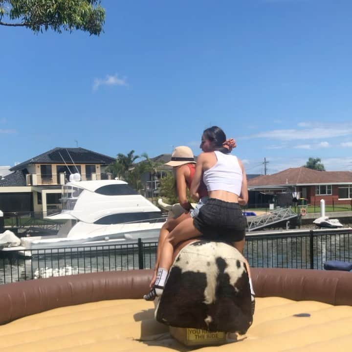 テイレイハ・クラークのインスタグラム：「Grateful for all the birthday love! What a weekend 🍀🦋🐝」