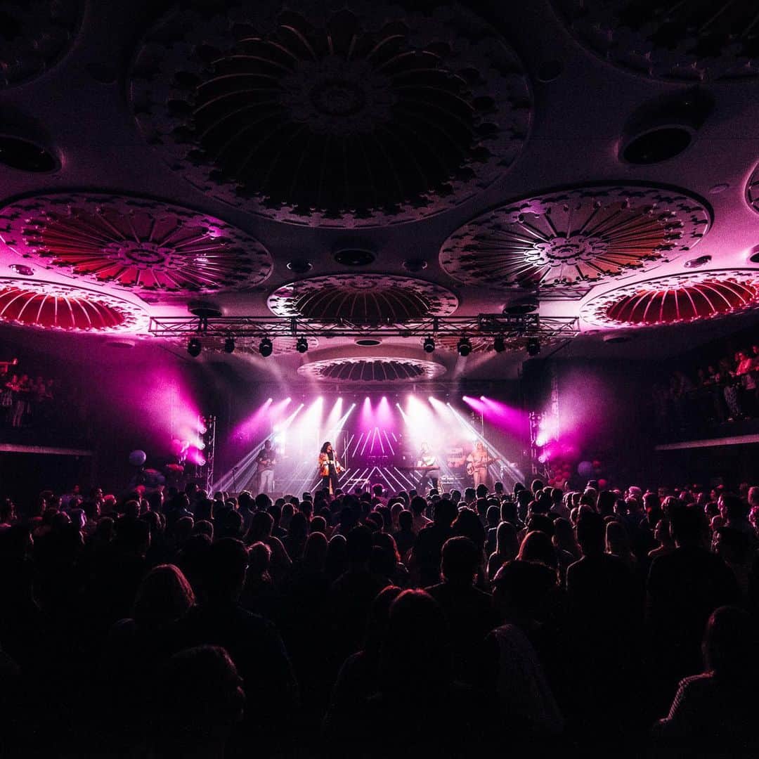 シェパードのインスタグラム：「Brisbane! Can you believe it’s been 2 years since our last hometown show?! Now’s your chance to come and see some live music! Catch us on the 26th of Feb for our ALL AGES Album Launch at the Fortitude Music Hall. Tickets + more info in our bio ❤️」