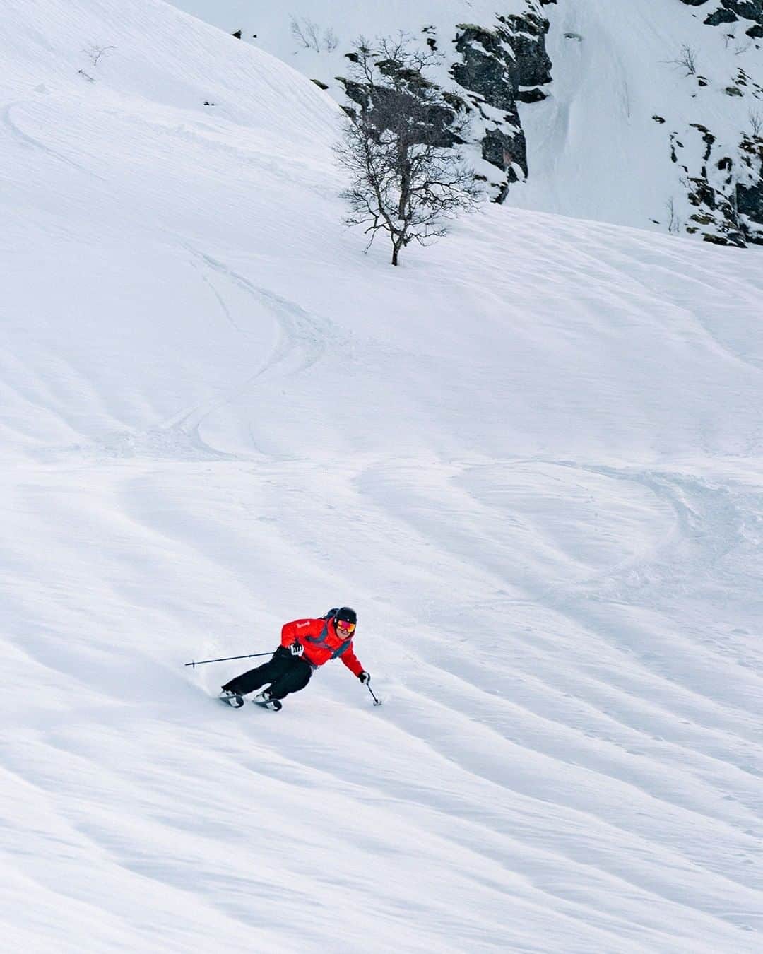 GORE-TEX Products JPさんのインスタグラム写真 - (GORE-TEX Products JPInstagram)「進化したウェアに身を包み、白銀の世界へ。  #goretex #ゴアテックス #innovation #adventure #skiing #ski #スキー #白銀の世界」2月8日 19時30分 - goretexjp