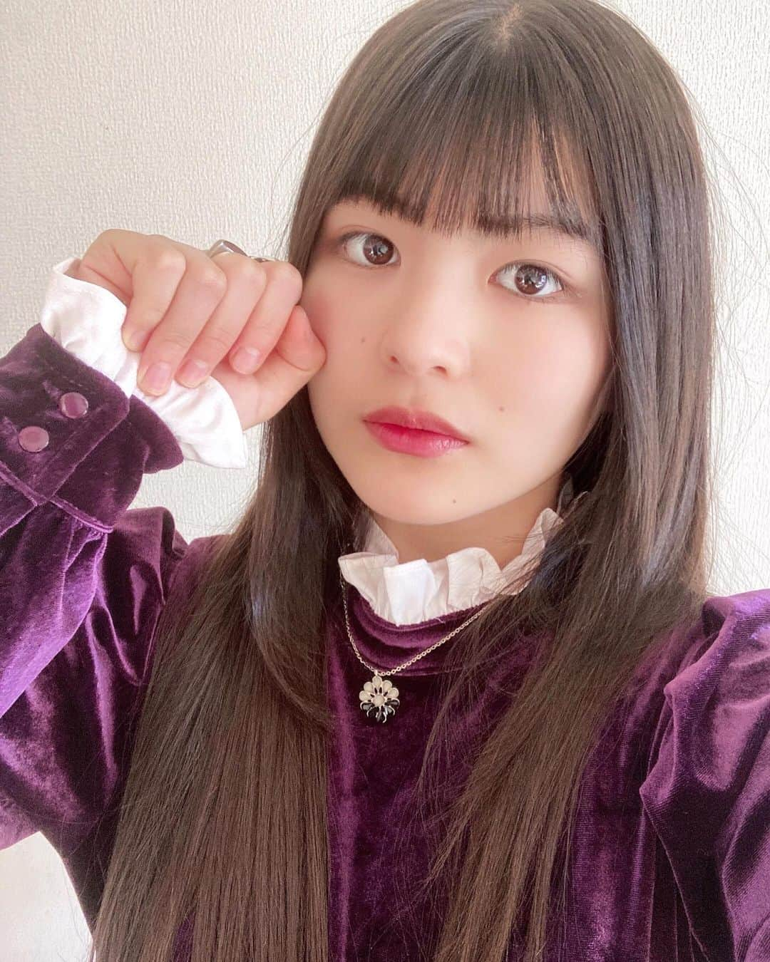 吉田優良里のインスタグラム：「プチプラコーデ💜🖤  #GRL #ダブルシー #ベロア #プチプラコーデ #アイドル #jc3」