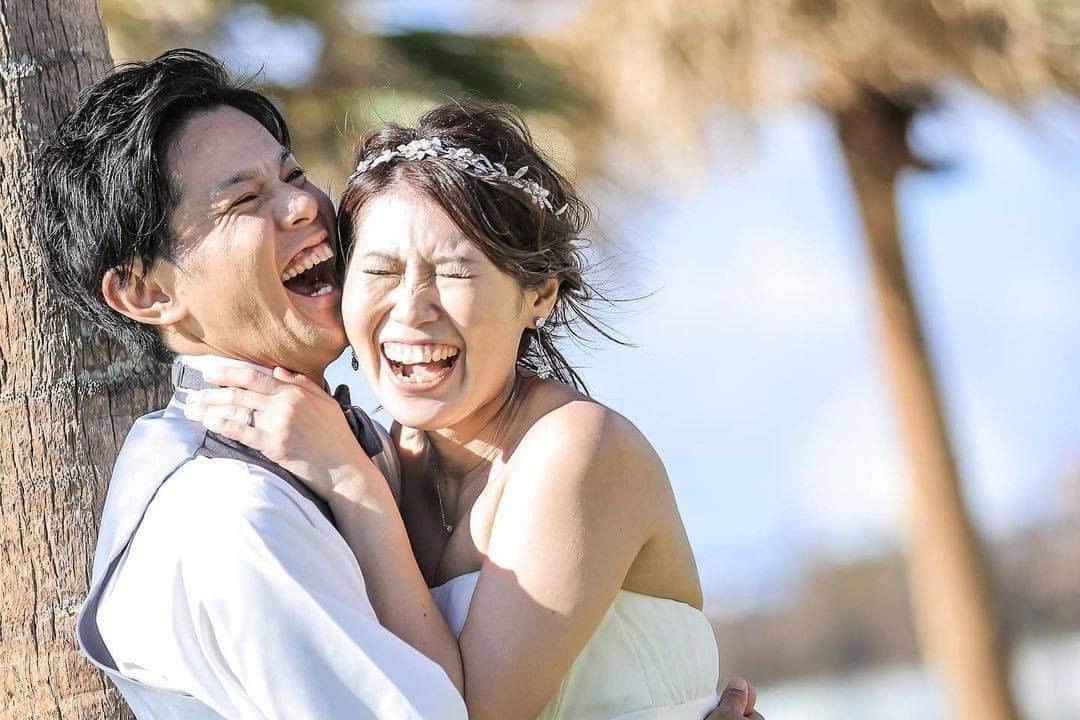 デコルテウエディングフォトグループさんのインスタグラム写真 - (デコルテウエディングフォトグループInstagram)「＼今日の撮る結婚式／ 今日の #撮る結婚式 の1枚に選ばれたのは、スタジオSUNSの山内 @yamauchi.deco.ph  が撮影した写真です👏  お二人のナチュラルな笑顔があふれる一枚。 自然あふれる沖縄で、身も心もリラックスしながら一生モノの記念を残しましょう💍  撮影についてのご質問などは、 プロフィールのリンクからどうぞ📩﻿ @decollte_weddingphoto ご連絡、ご予約、お待ちしております！﻿  #撮る結婚式という幸せを　#沖縄前撮り #前撮り沖縄 #沖縄フォトウェディング　#沖縄ウェディングフォト #沖縄カメラマン  #ロケーション撮影 　#沖縄前撮り #沖縄プレ花嫁 #沖縄 #ウェディングフォト　#フォトウェディング　#ブライダルフォト #結婚写真 #春婚  #2021婚 #2021春婚 #2021夏婚　#2021秋婚　#洋装ロケ #結婚式前撮り　#後撮り #結婚準備中 #花嫁準備 #笑顔　#洋装前撮り  #結婚準備  #写真好きな人と繋がりたい #日本中のプレ花嫁さんと繋がりたい」2月8日 19時33分 - decollte_weddingphoto
