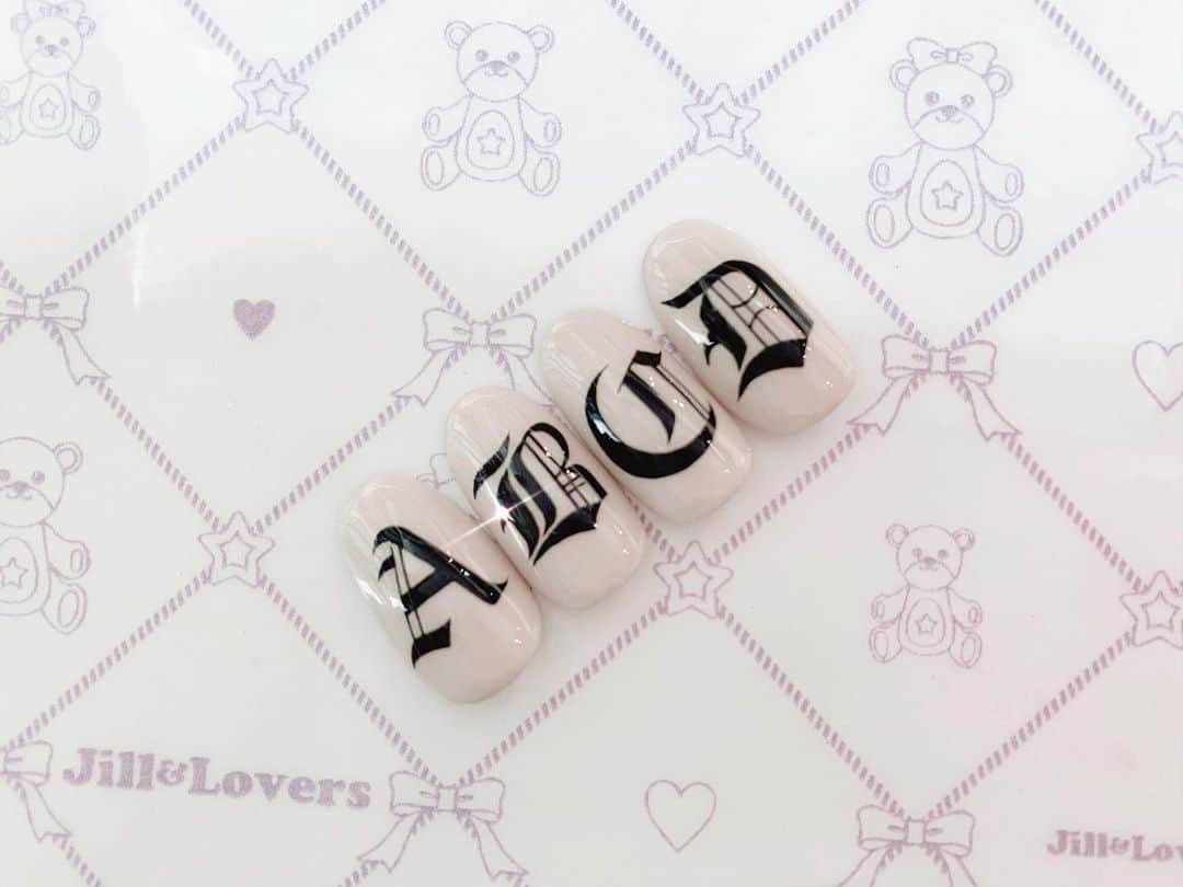 mamijinguのインスタグラム：「🖌  #jillandlovers #nail #nailart #paragel #gelneil#gel #ネイル #ネイルアート #me #look #love #かわいい」