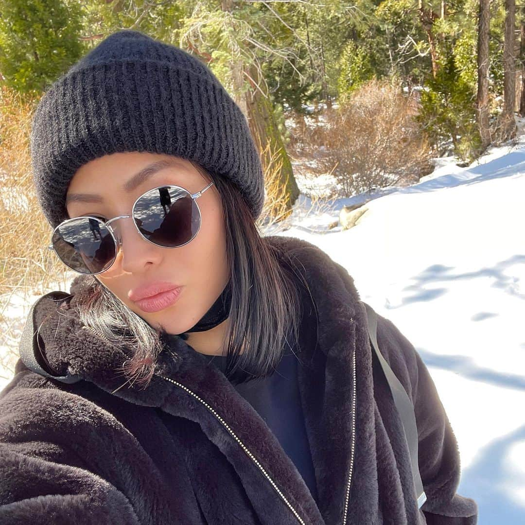 KanaKatanaさんのインスタグラム写真 - (KanaKatanaInstagram)「Such an amazing Sunday hiked in snow for the first time 💜 thanks for guiding us Ranger silks aka @silkydj 🦹🏽‍♂️ super easy all flat hike I’ve ever did!! (Of course I’m being sarcastic) #ringclosed . . . . . #perfectsunday #funtimes #love #nature #mood #hiking #bootcamp #militarytraining #beautifulday #fambam #goodvibes #snow #mountains #forrest #california #fitlife #active #weekend #goodtimes #oneforthebooks」2月9日 6時32分 - kanahishiya