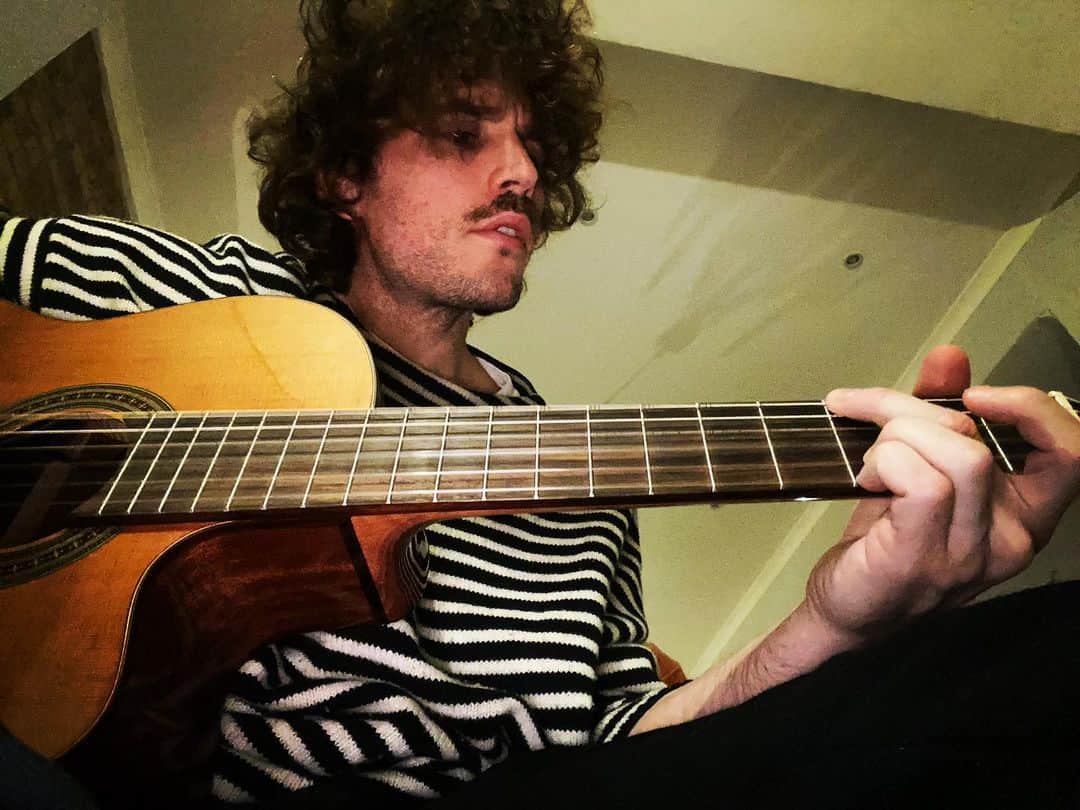 のインスタグラム：「🎸 Practise」