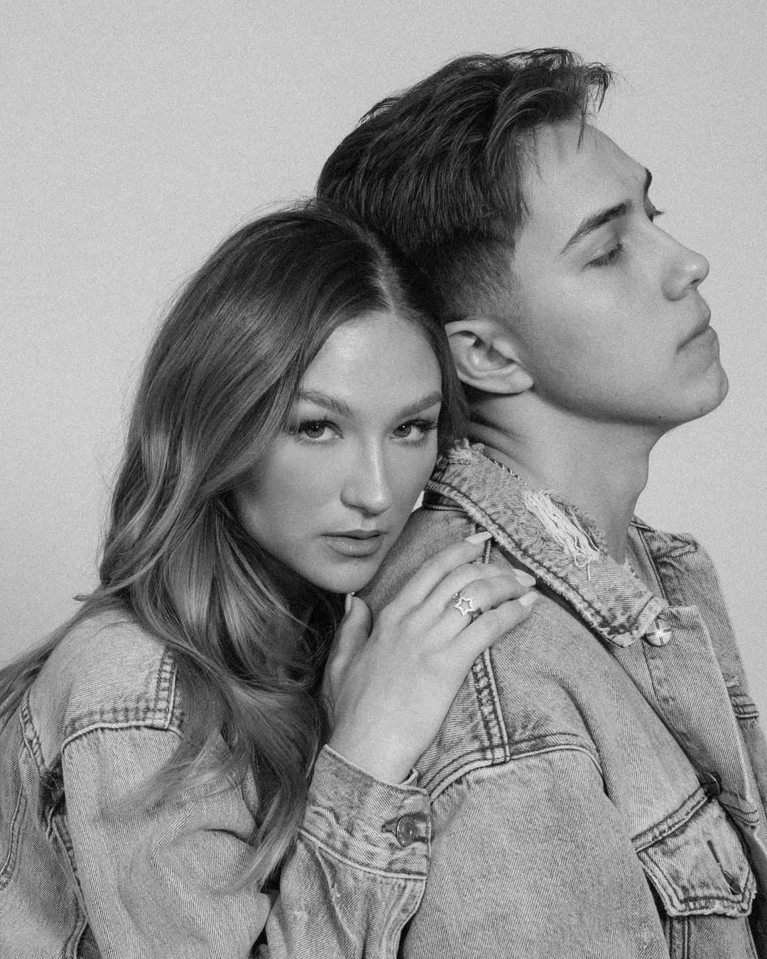 オータム・ミラーのインスタグラム：「I’ll never forget the day we met and when you smiled at me from acrossed the dinner table my stomach was full of butterflies. A few months later you asked me to go out and I was so nervous to go on our first date but from that day forward I knew you were going to be so special to me♾ happy 21st birthday baby I fall in love with you more and more every single day❤️ @_christianojeda don’t drink too much😉🍻🥂」