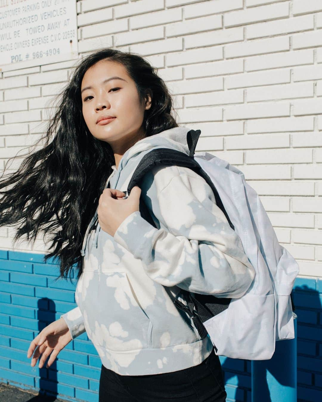 vansさんのインスタグラム写真 - (vansInstagram)「Two of a kind: the @VansGirls Oxide Crop Hoodie & Realm Backpack. vans.com/womens」2月9日 5時05分 - vans