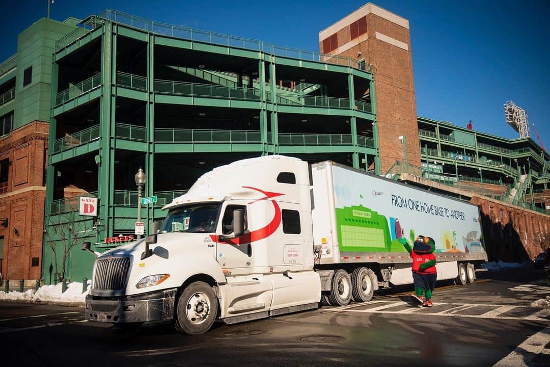ボストン・レッドソックスさんのインスタグラム写真 - (ボストン・レッドソックスInstagram)「Next stop ➡️ Fenway South  #TruckDay 2021 presented by @jetblue」2月9日 5時05分 - redsox