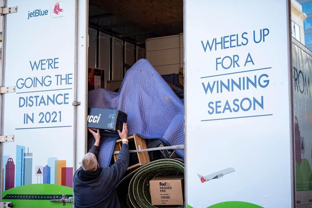 ボストン・レッドソックスさんのインスタグラム写真 - (ボストン・レッドソックスInstagram)「Next stop ➡️ Fenway South  #TruckDay 2021 presented by @jetblue」2月9日 5時05分 - redsox