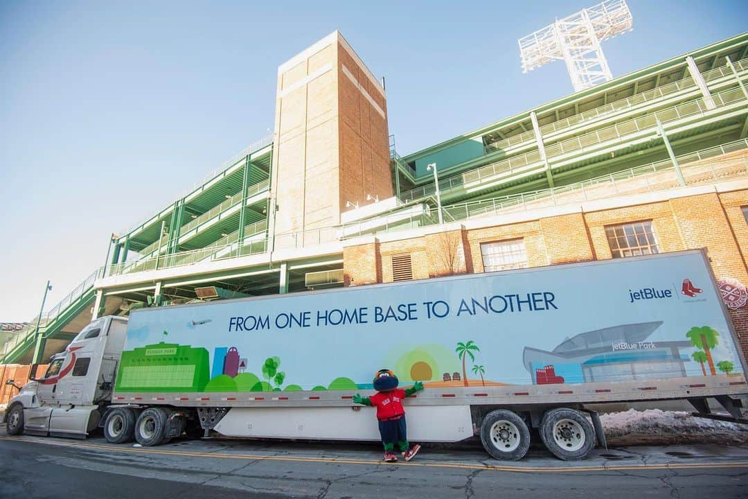 ボストン・レッドソックスさんのインスタグラム写真 - (ボストン・レッドソックスInstagram)「Next stop ➡️ Fenway South  #TruckDay 2021 presented by @jetblue」2月9日 5時05分 - redsox